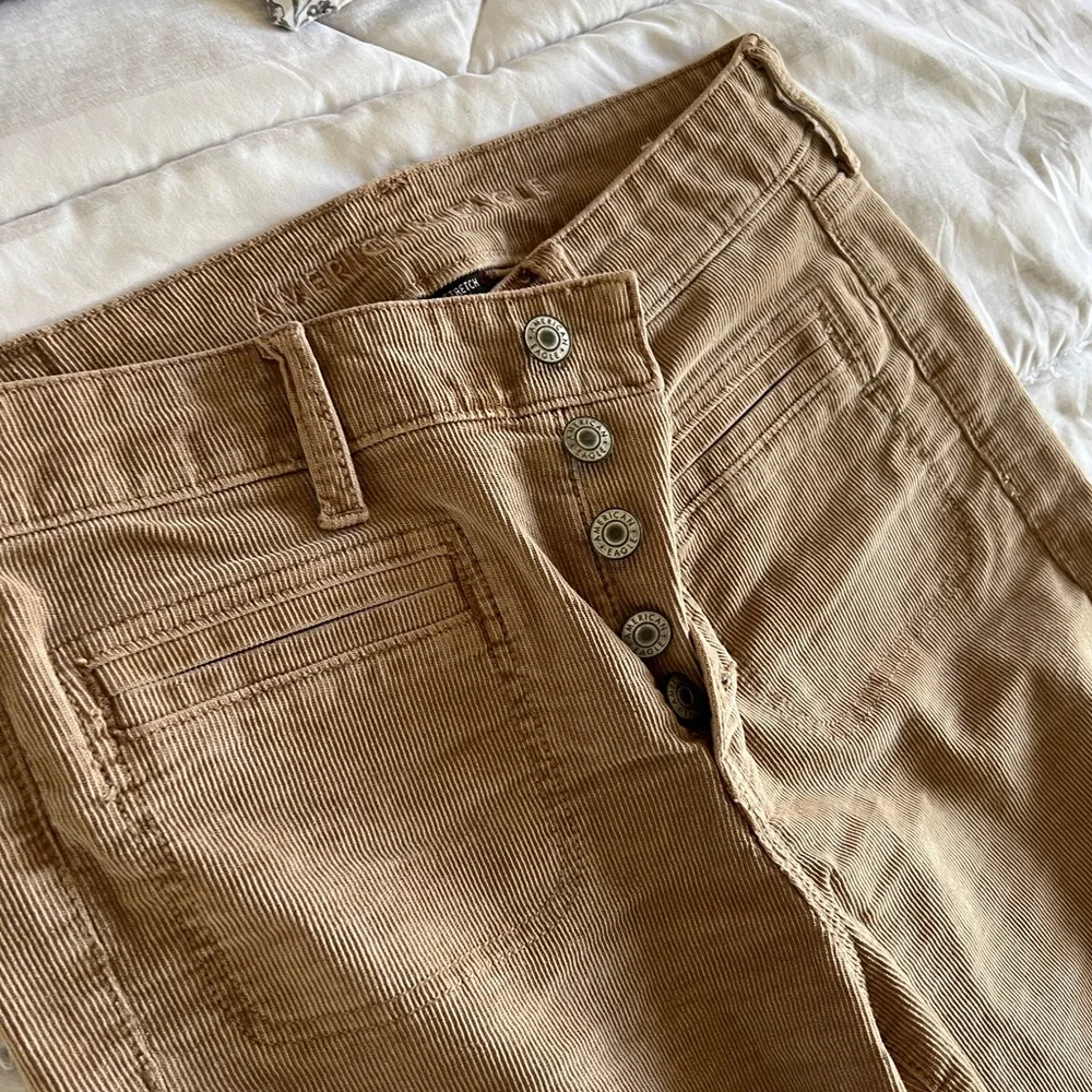 American Eagle Stretch Corduroy Super High-Waisted Flare Pant (SHORT) - Picture 3 of 7